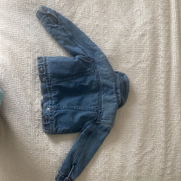 Levi’s 18 month jean jacket - Picture 5 of 5